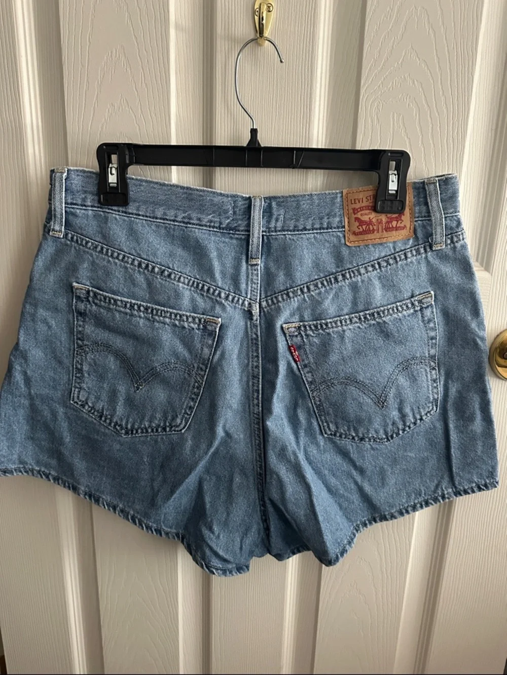 Levi’s mom shorts - Picture 3 of 3